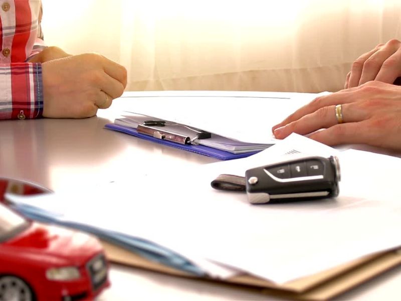 Finansijski lizing omogućava otplatu automobila kroz mesečne rate, sa mogućnošću otkupa na kraju.